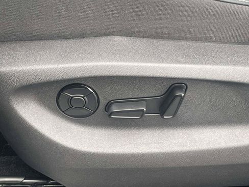Certified 2026 Volkswagen Tiguan SE w/ Panoramic Sunroof Package FWD image 18