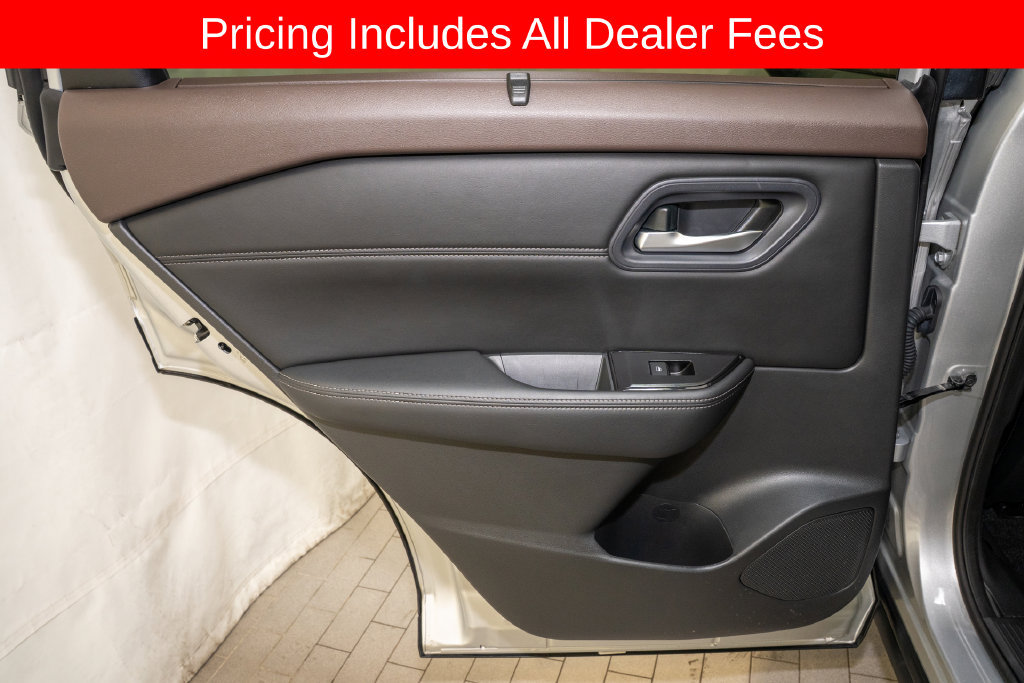 Used 2023 Nissan Rogue SV w/ SV Premium B Package FWD image 11