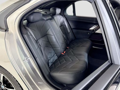 Used 2023 BMW 760i xDrive image 30