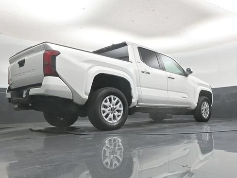 Used 2025 Toyota Tacoma SR5 AWD/4WD image 52