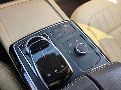 Used 2019 Mercedes-Benz GLE 400 4MATIC image 21