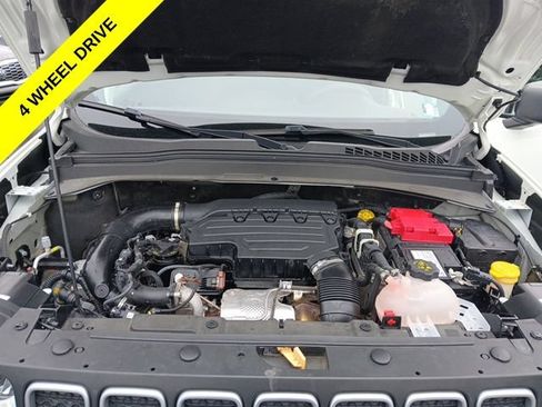 Certified 2023 Jeep Renegade Latitude AWD/4WD image 30