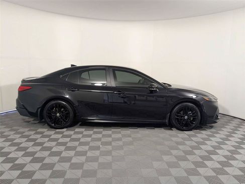 Certified 2025 Toyota Camry SE FWD image 4