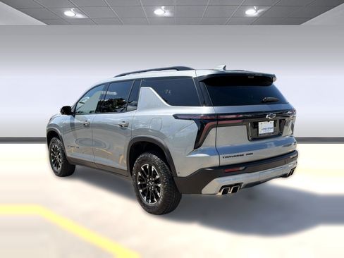 Used 2025 Chevrolet Traverse Z71 w/ Enhanced Driving Package AWD/4WD image 3