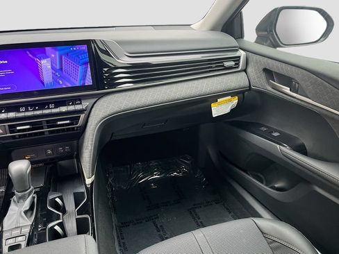 Used 2025 Toyota Camry XLE FWD image 22
