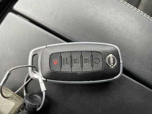 Used 2025 Nissan Rogue SV image 21