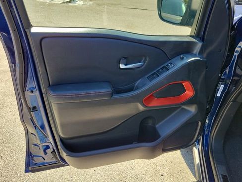 Used 2023 Nissan Frontier PRO-4X w/ Technology Package image 8