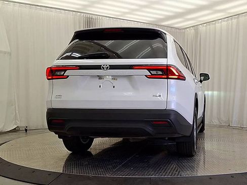 Certified 2024 Toyota Grand Highlander XLE image 8