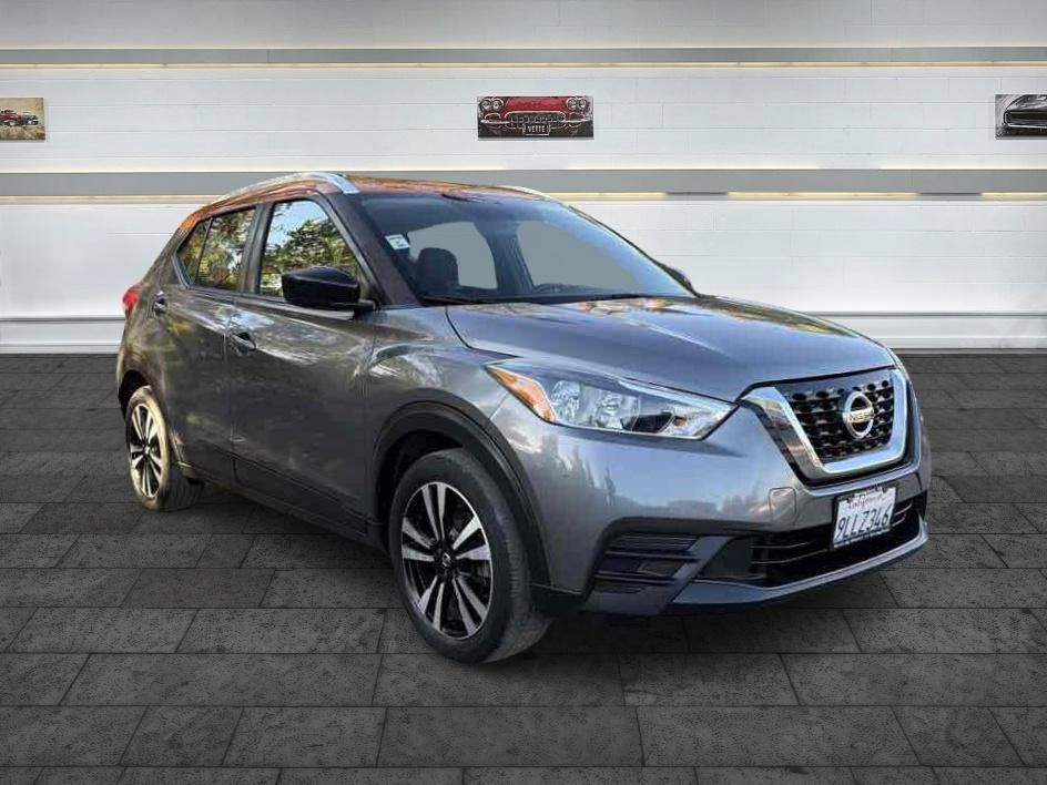 Used 2019 Nissan Kicks SV FWD image 1