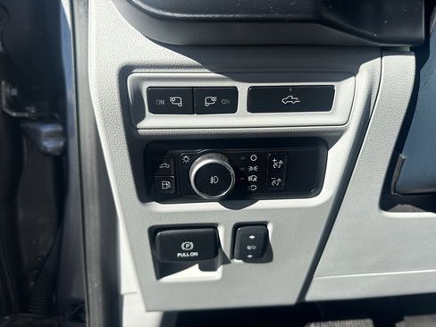 Used 2023 Ford F150 Limited image 18