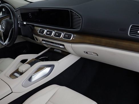 Used 2024 Mercedes-Benz GLS 450 4MATIC image 22