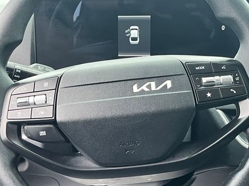 Used 2025 Kia K4 LXS image 27