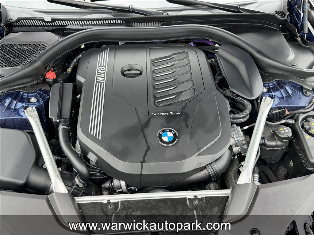 Used 2023 BMW 540i xDrive w/ Premium Package AWD/4WD image 3