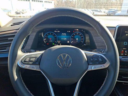 New 2026 Volkswagen Atlas SEL image 9