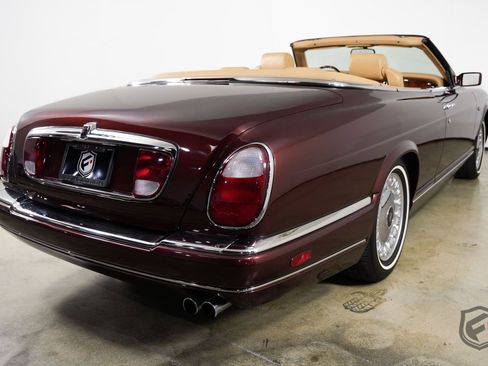 Used 2001 Rolls-Royce Corniche V image 9