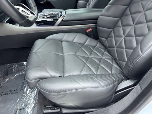 Used 2023 BMW 740i image 38