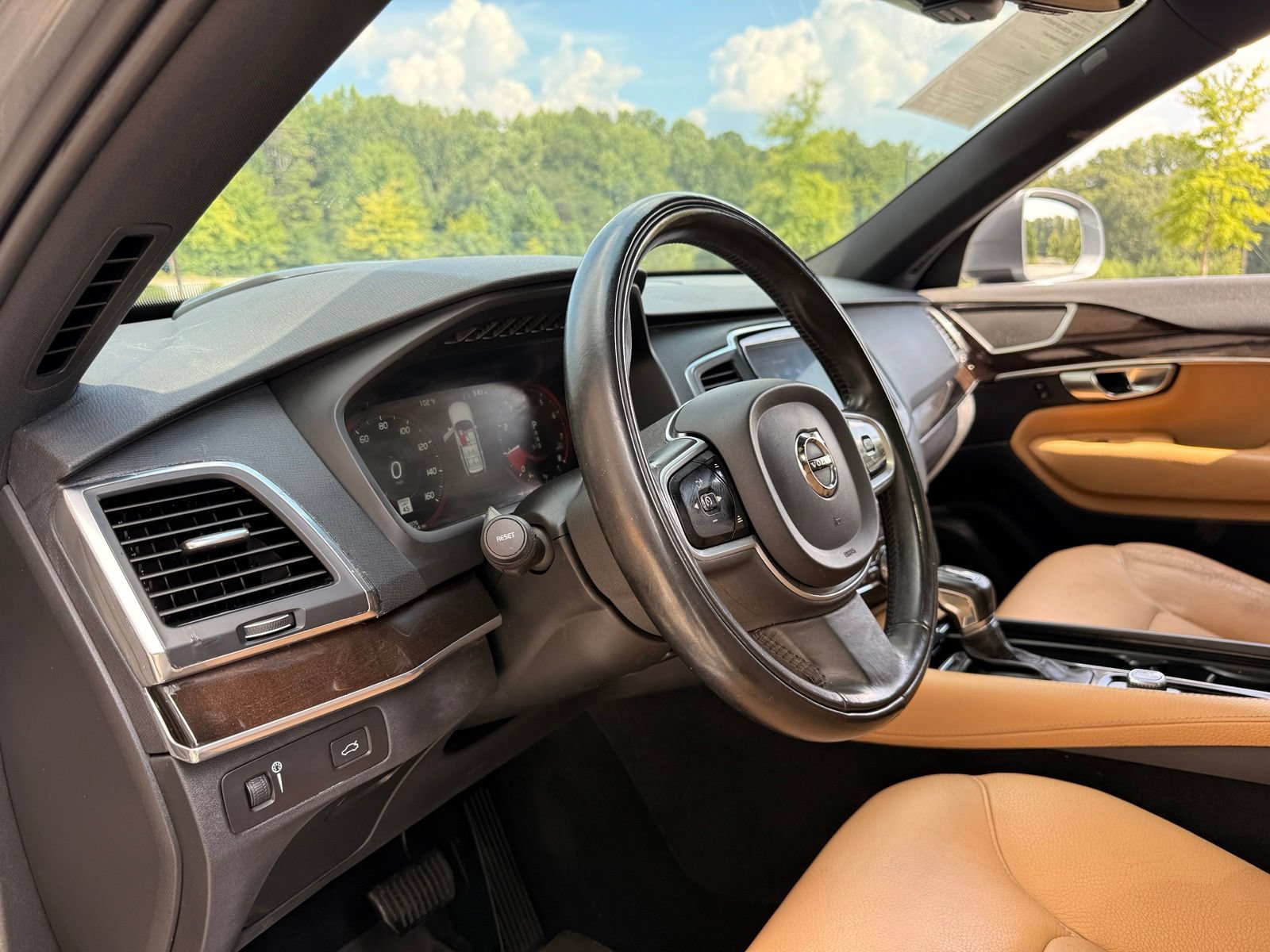 Used 2019 Volvo XC90 T6 Momentum w/ Advanced Package AWD/4WD image 22