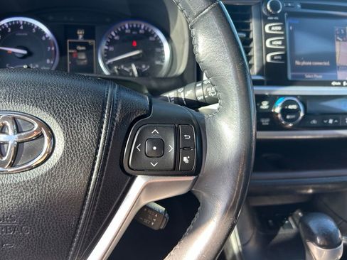 Used 2014 Toyota Highlander XLE FWD image 23