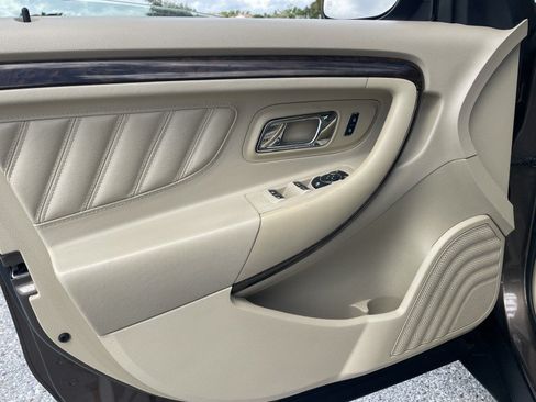 Used 2016 Ford Taurus Limited FWD image 24