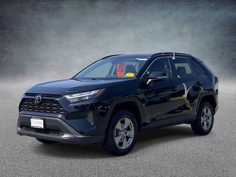 Used 2024 Toyota RAV4 XLE FWD image 5