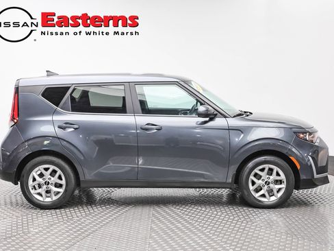 Used 2023 Kia Soul LX w/ LX Technology Package FWD image 4