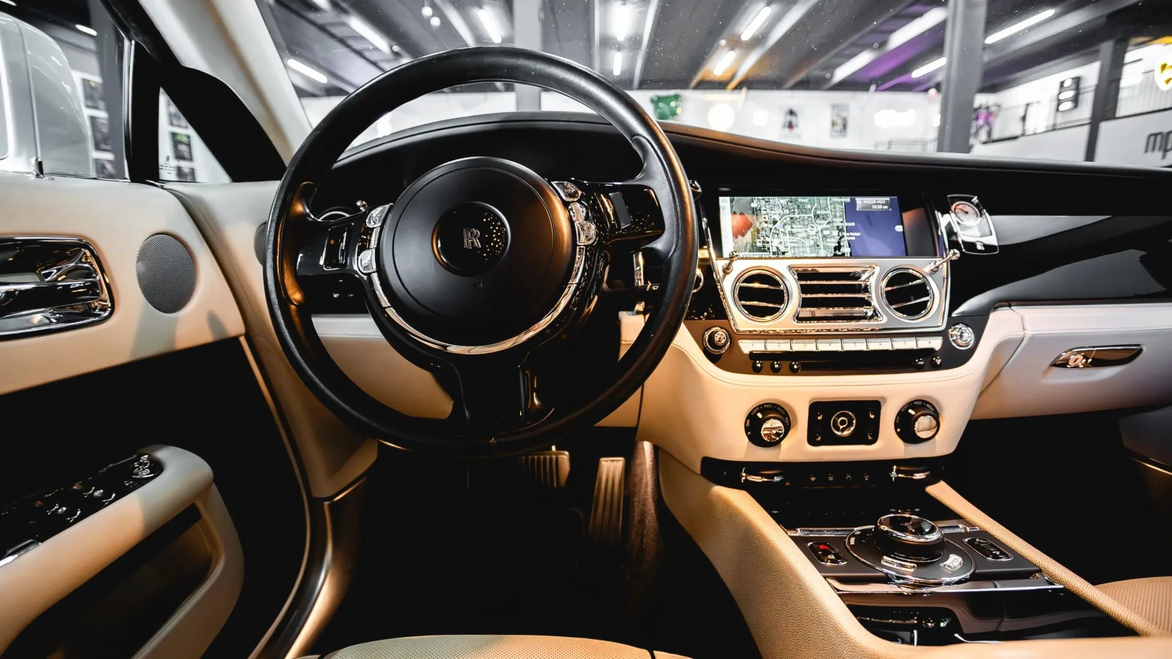 Used 2015 Rolls-Royce Wraith RWD image 40