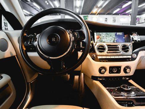 Used 2015 Rolls-Royce Wraith RWD image 40
