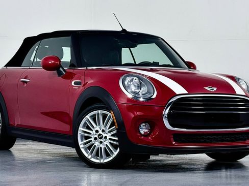 Used 2018 MINI Cooper Convertible image 17