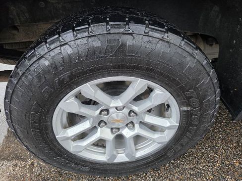 Used 2024 Chevrolet Silverado 1500 LT AWD/4WD image 10