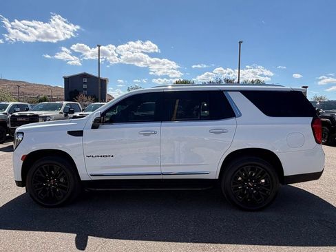 Used 2024 GMC Yukon SLT w/ SLT Premium Package AWD/4WD image 10