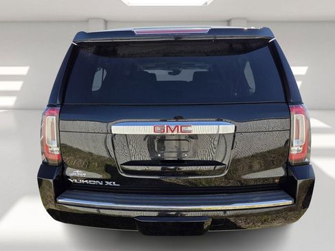 Used 2018 GMC Yukon XL Denali w/ Denali Ultimate Package image 3