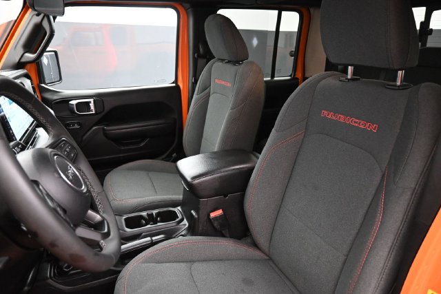 Used 2025 Jeep Gladiator Rubicon w/ Convenience Group AWD/4WD image 15