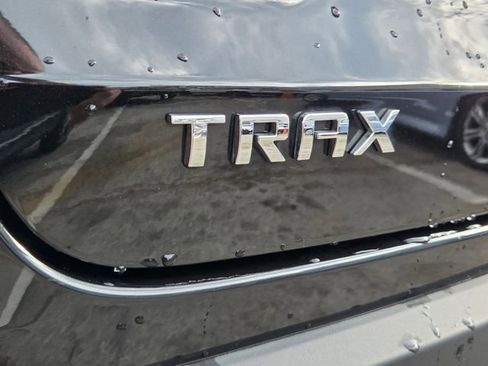 Certified 2025 Chevrolet Trax LT w/ LT Convenience Package FWD image 18