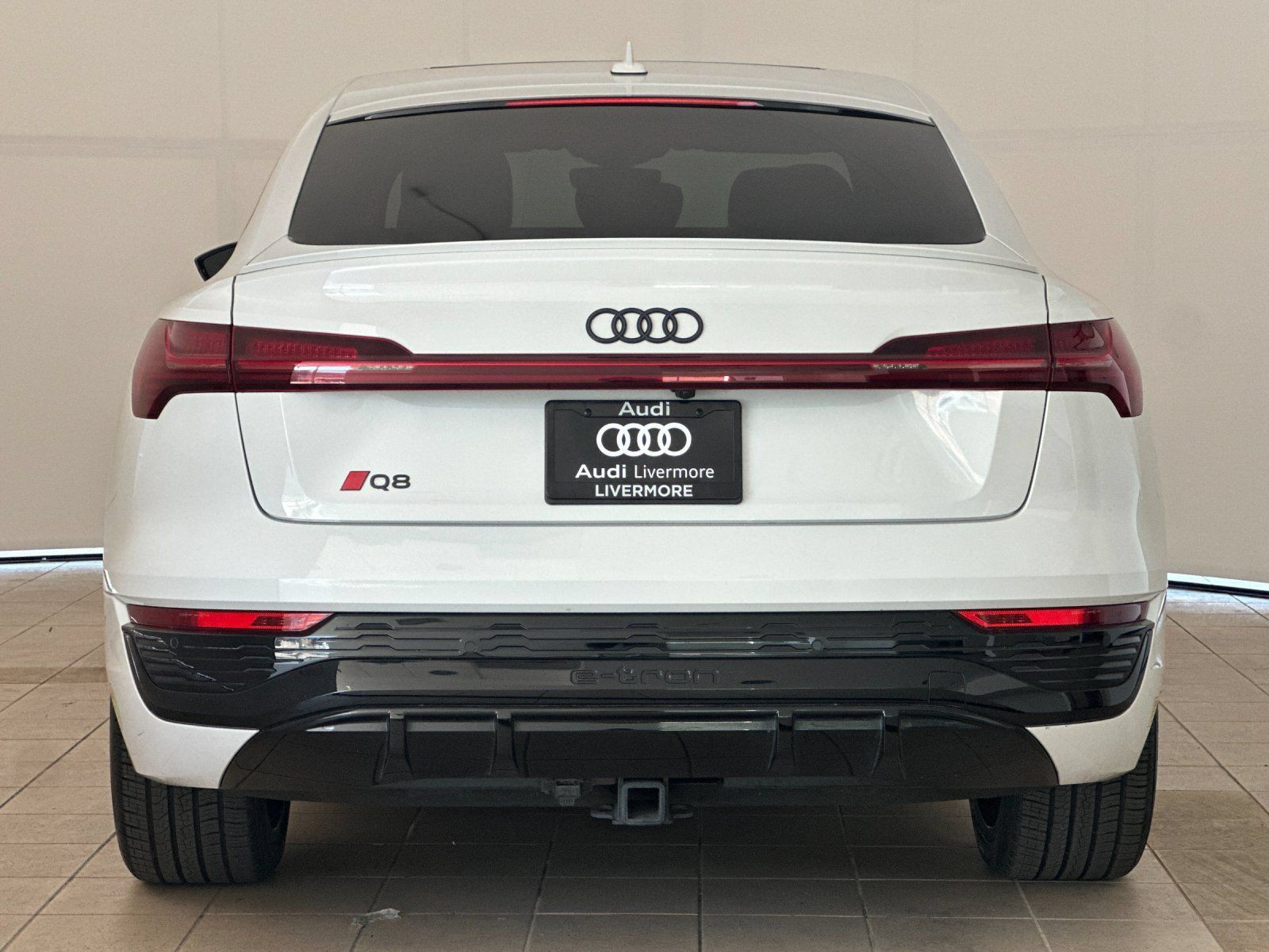 Used 2024 Audi Q8 e-tron Prestige w/ Prestige Package AWD/4WD image 5