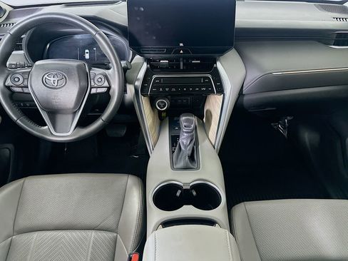 Used 2023 Toyota Venza Limited image 18