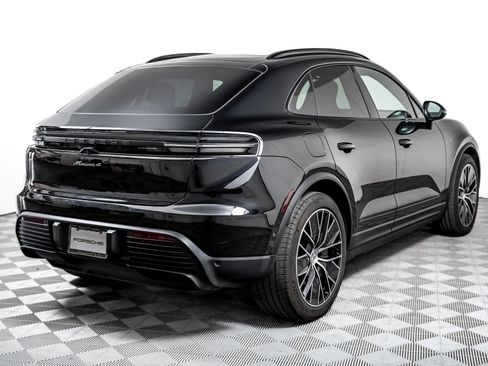 Certified 2025 Porsche Macan 4 Electric AWD/4WD image 8