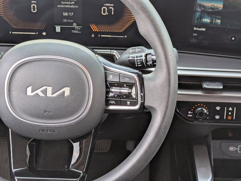 Certified 2025 Kia Sorento LX image 18