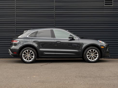 Certified 2023 Porsche Macan AWD/4WD image 9