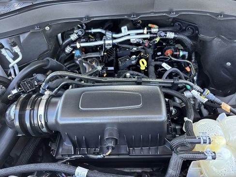 Used 2023 Ford Explorer XLT w/ Equipment Group 202A RWD image 11