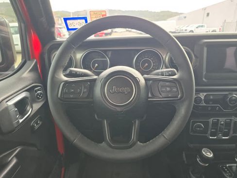 Used 2023 Jeep Gladiator Sport image 11
