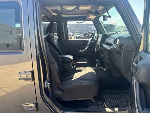 Used 2017 Jeep Wrangler Unlimited Sahara AWD/4WD image 18