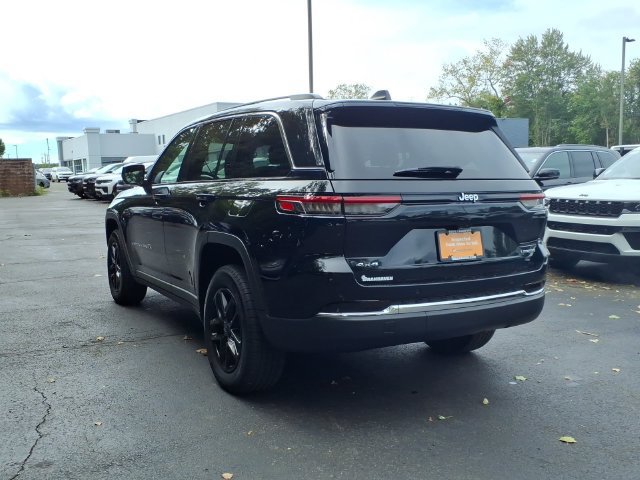 Certified 2023 Jeep Grand Cherokee Laredo X AWD/4WD image 5