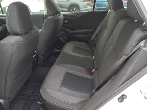 Used 2025 Subaru Outback Premium AWD/4WD image 8