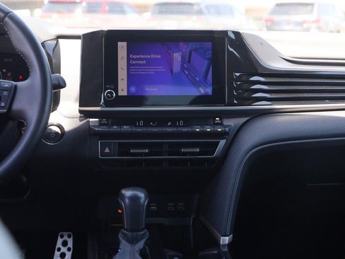 Used 2025 Toyota Camry SE FWD image 23