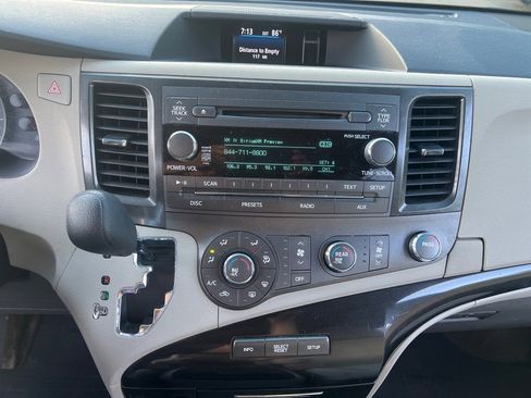 Used 2012 Toyota Sienna LE FWD image 31
