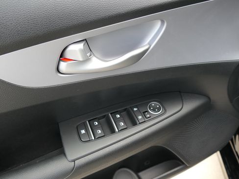Used 2024 Kia Forte LXS w/ LXS Technology Package FWD image 11