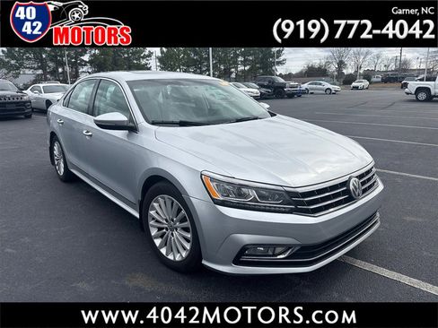 Used 2017 Volkswagen Passat 1.8T SE w/ SE Lighting Package image 1