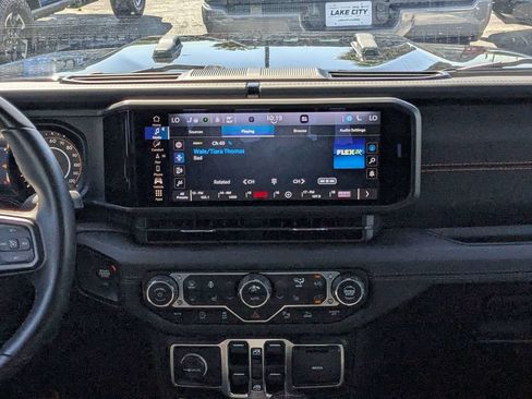 Used 2024 Jeep Gladiator Mojave w/ Technology Group AWD/4WD image 14