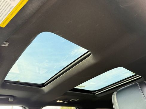 Used 2018 Ford Explorer Platinum image 11