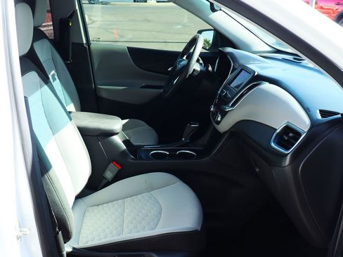 Used 2020 Chevrolet Equinox LS image 30